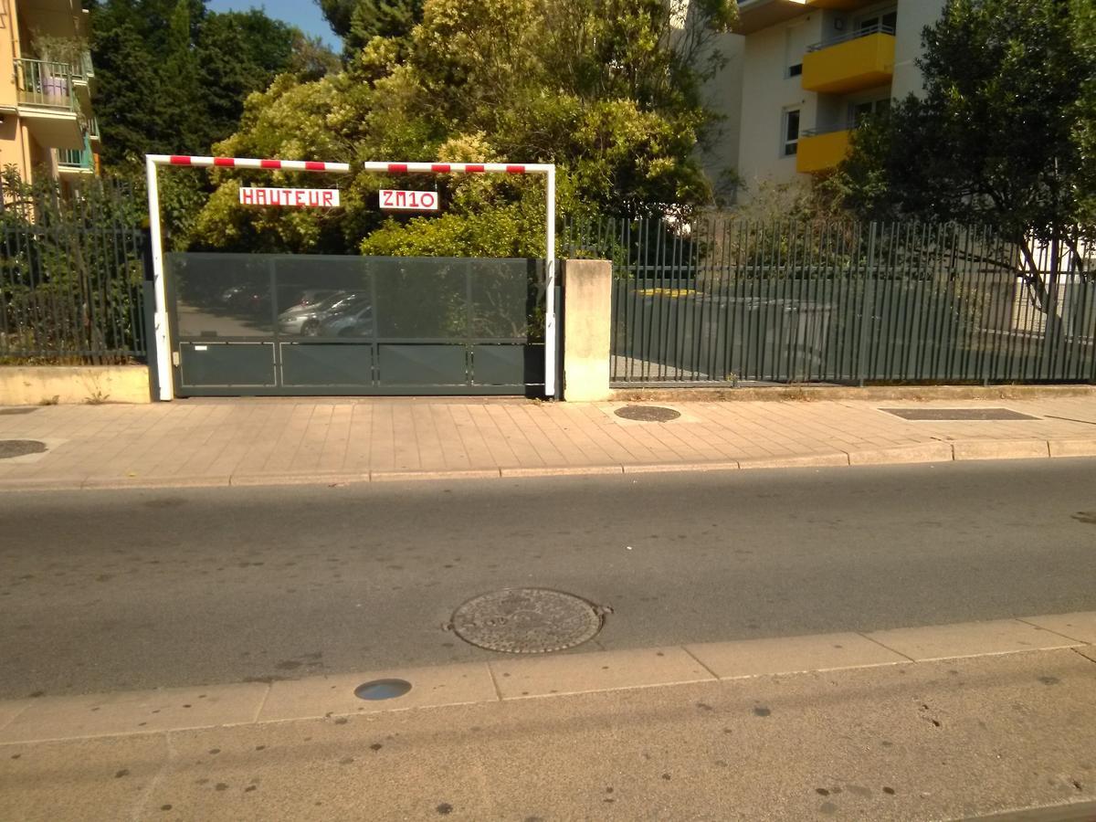 Mimosa, Tram 2, Parking *
