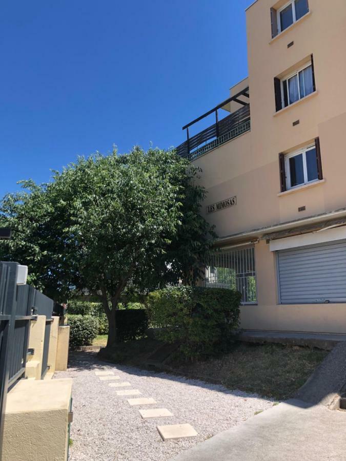 Apartment Mimosa, Tram 2, Parking