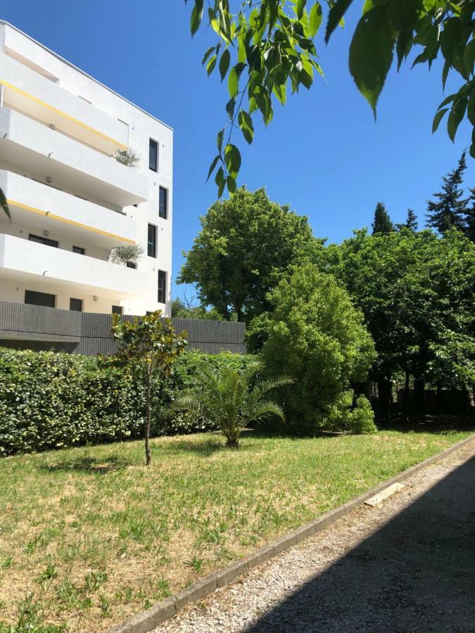 Mimosa, Tram 2, Parking